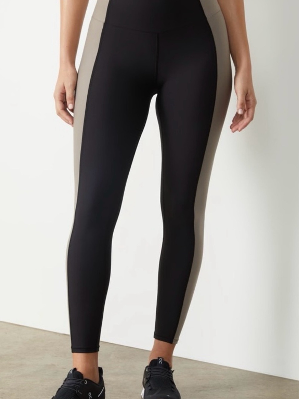 Abercrombie & Fitch/YPB
High-Waist Colorblock Legging-Black & Taupe Side Panels